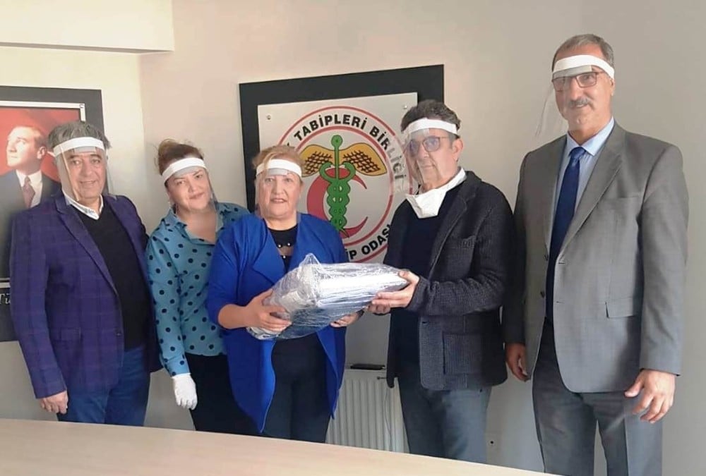 Aydın Tabip Odası’ndan koruyucu siperlik yaptıran Kent Konseyi’ne teşekkür 