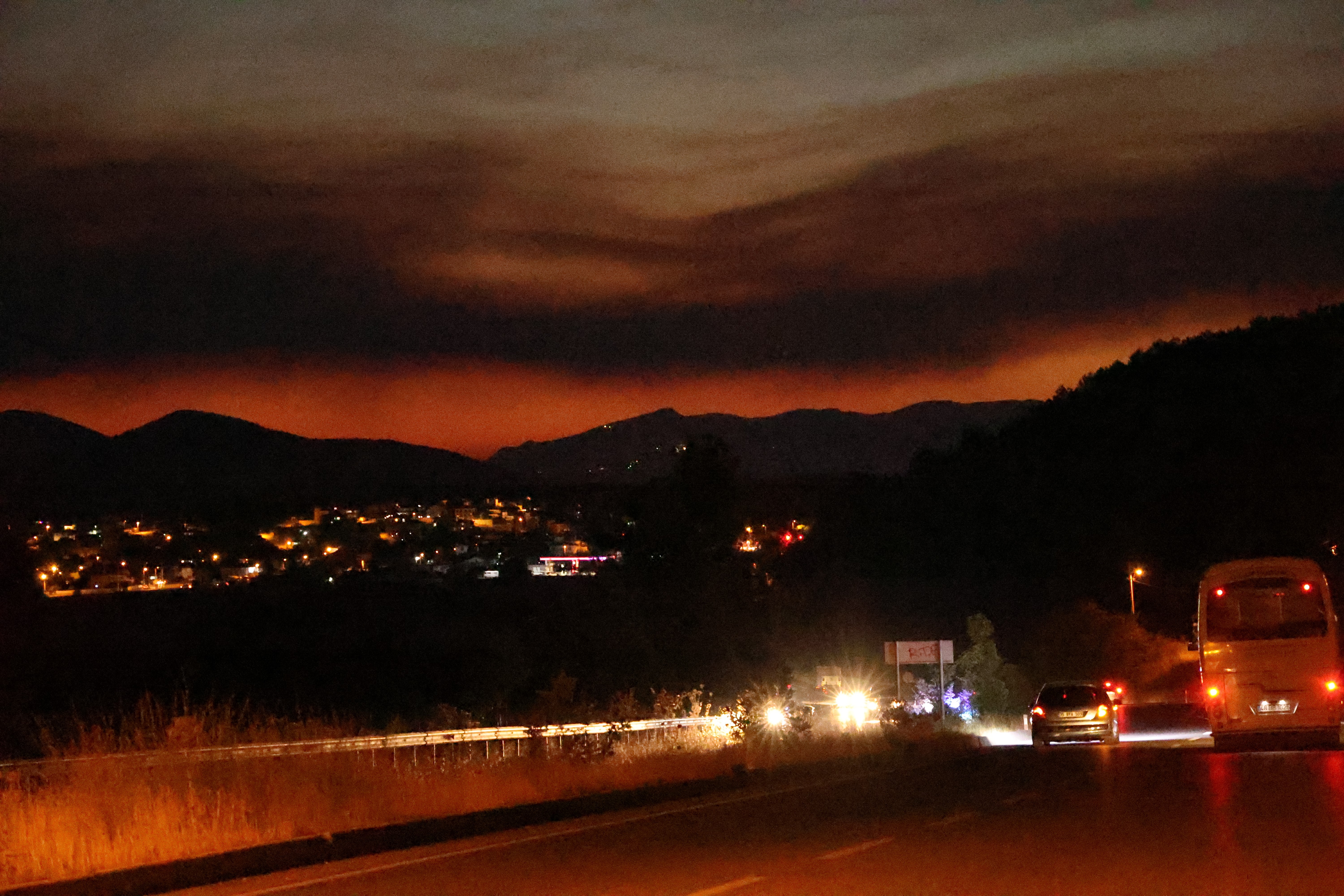 Aydın ve Milas yangınının kara bulutları Menteşe'ye ulaştı