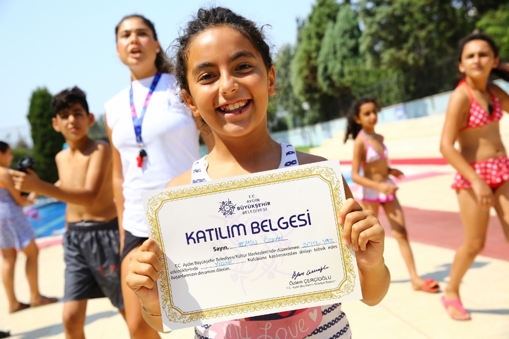 Aydın’da 3 bin çocuk yüzme öğrendi 