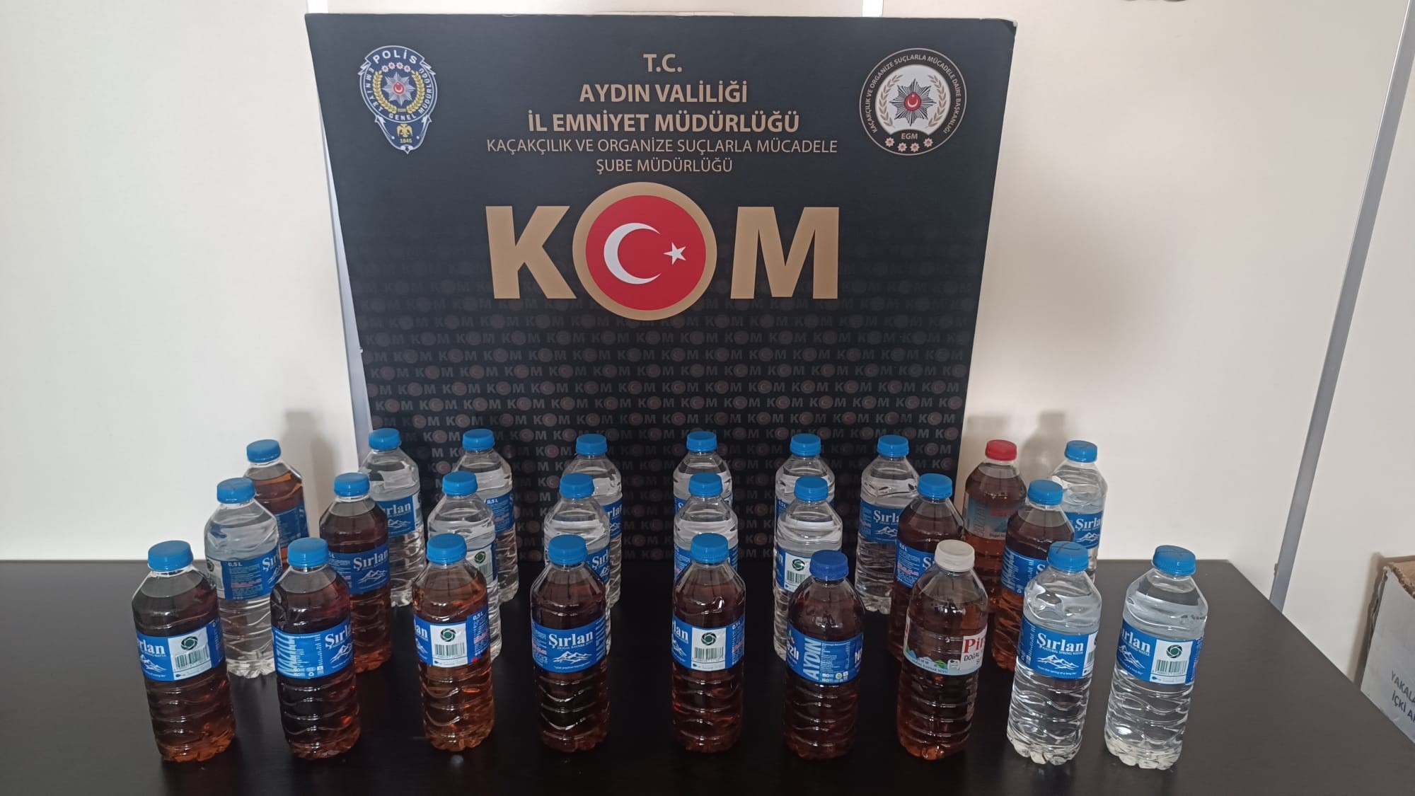 Aydın’da 5 ilçede kaçakçılık operasyonu! Ev yapımı içki ve binlerce makaron ele geçirildi