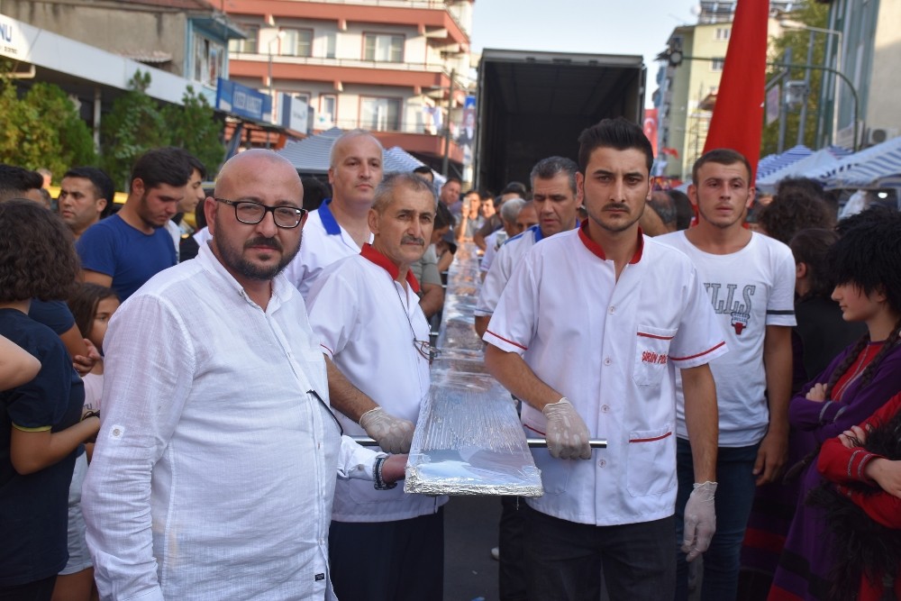 Aydın’da 9 metre 17 santim uzunluğunda pide 