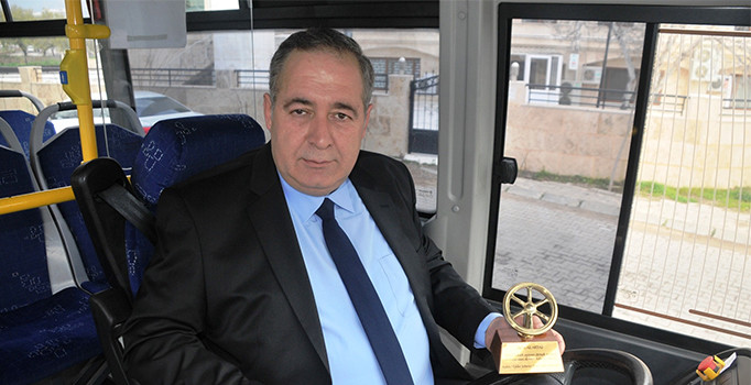Aydın’da aracında unutulan parayı sahibine teslim eden şoför ödüllendirildi