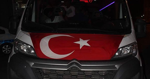 Aydın'da bayrak çekilmiş araçta yakalandılar