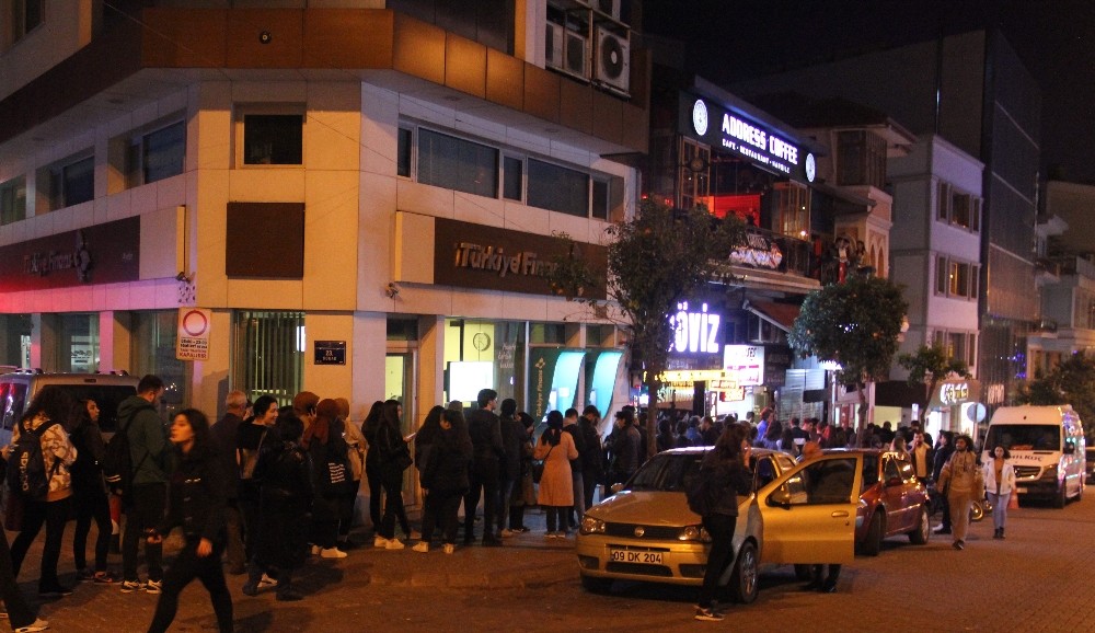 Aydın’da binlerce öğrenci bilet kuyruğuna girdi 