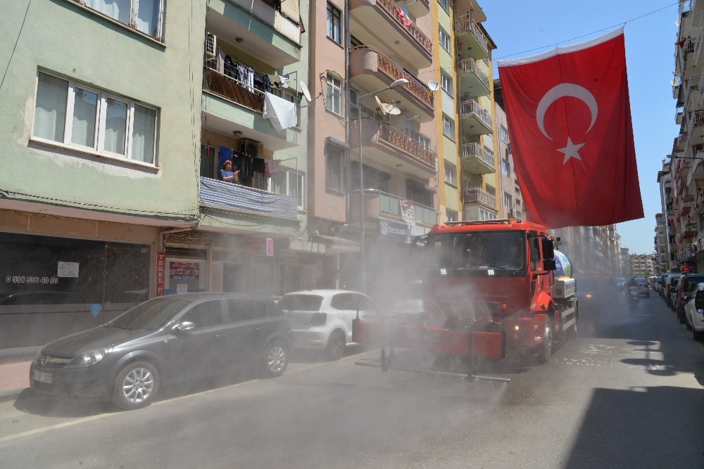 Aydın’da cadde ve bulvarlar dezenfekte ediliyor 