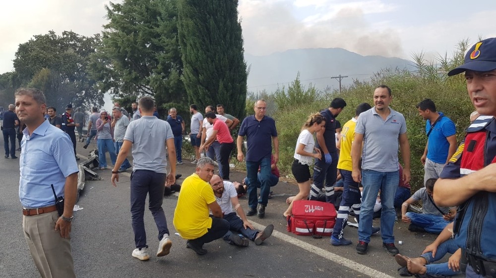 Aydın’da devrilen servis otobüsü alev aldı: 20’si ağır 45 yaralı 