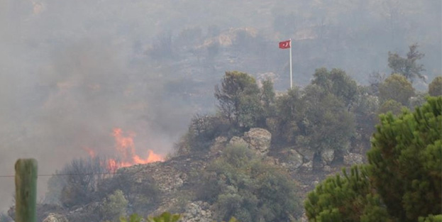 Aydın'da dikkat çeken görüntü: Türk bayrağına hiçbir şey olmadı!