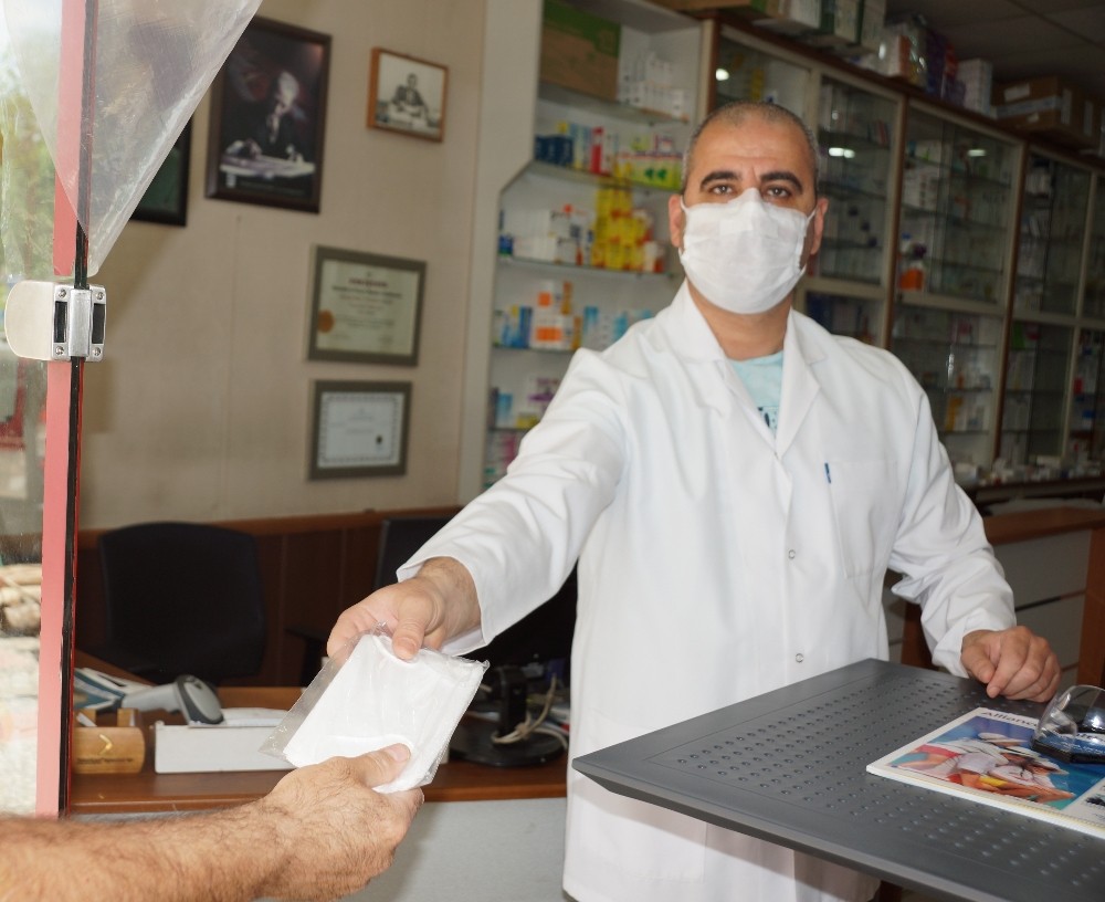 Aydın’da eczanelerde maske dağıtımı başladı 