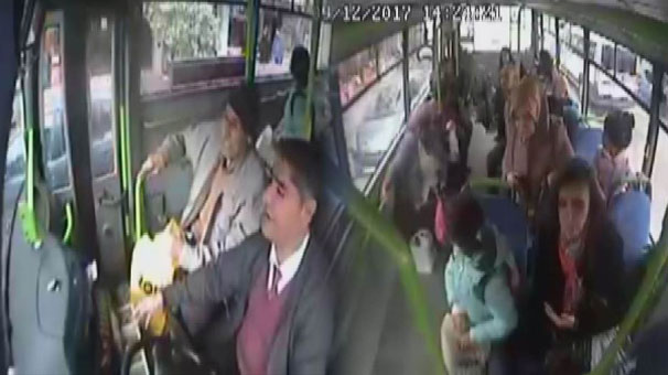 Aydın'da fenalaşan yolcuyu hastaneye otobüs şoförü götürdü