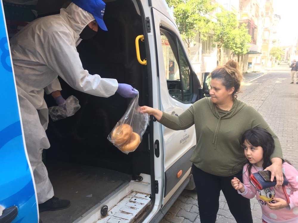 Aydın’da ’Halk Ekmek’ vatandaşın ekmek ihtiyacını gidermek için sokak sokak dolaştı 