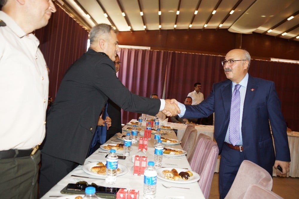 Aydın’da il protokolü bayramlaştı 