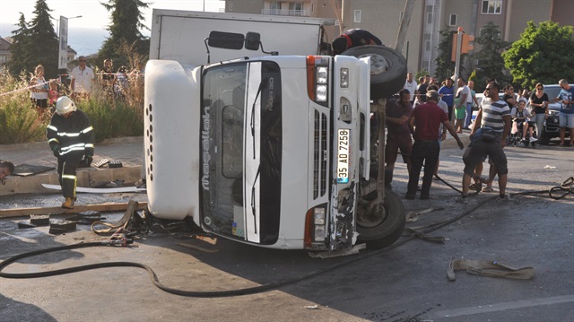 Aydın'da kamyonet motosikletlinin üstüne devrildi: 1 ölü