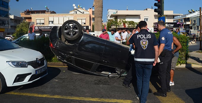 Aydın’da kırmızıda duramayan araç takla attı
