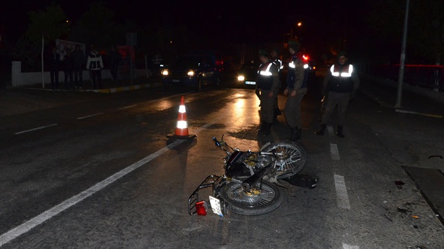 Aydın'da motosiklet polis otosuna çarptı :1 ölü 1 yaralı