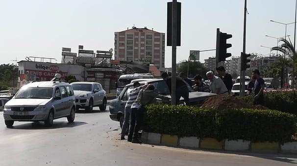 Aydın’da orta refüje çıkan aracı böyle kurtardılar