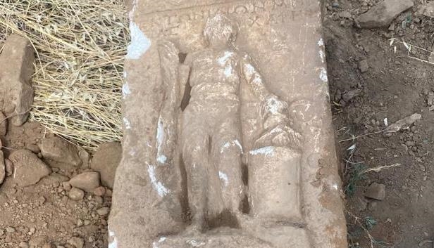 Aydın'da sondaj kazısı sırasında Roma dönemine ait mezar steli bulundu