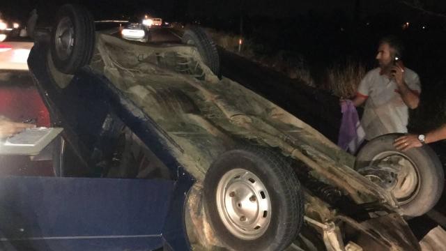 Aydın'da tıra çarpan otomobil devrildi: 2 yaralı