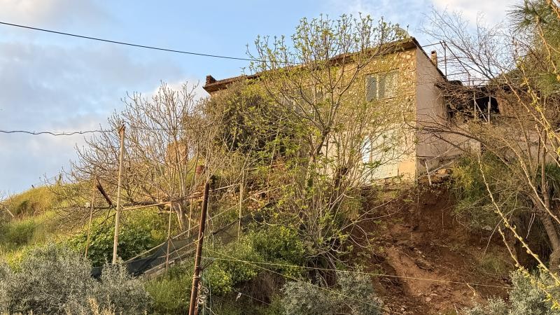 Aydın'da toprak kayması nedeniyle 3 ev tahliye edildi