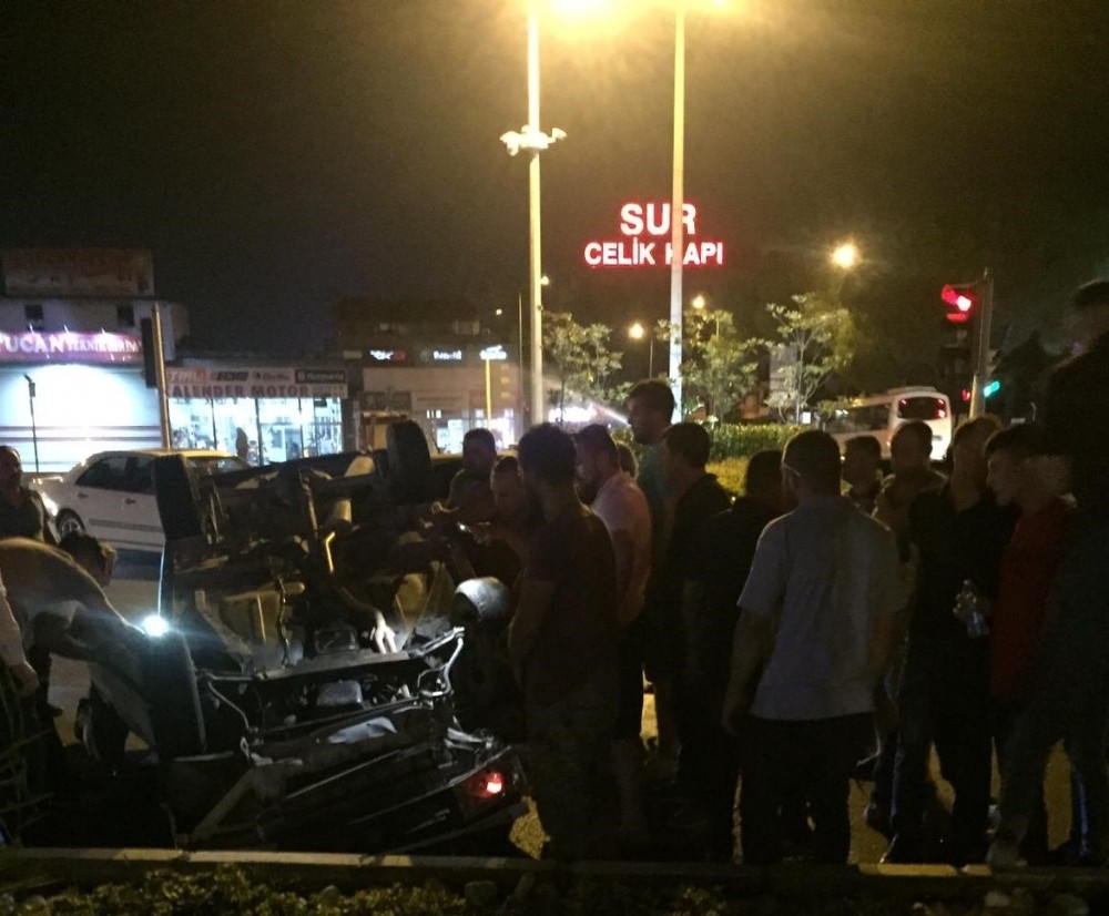 Aydın’da trafik kazası, hurdaya dönen araçtan sapasağlam çıktılar 