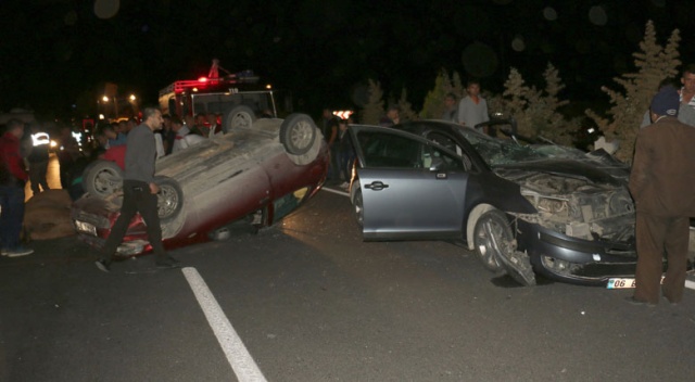 Aydın’ın Buharkent ilçesinde otomobil deveye çarptı: 2 yaralı