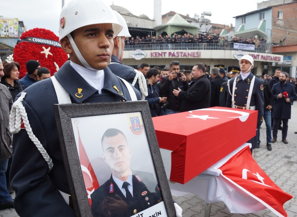Aydınlı şehit uzman çavuşu son yolculuğuna binlerce hemşehrisi uğurladı 
