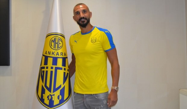 Ayhan imzayı attı formayı giydi!