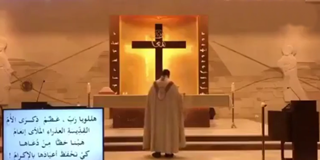 Ayin yapan papaz Beyrut'taki patlamaya böyle yakalandı