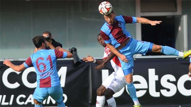 Aykut Demir'den uçan tekme