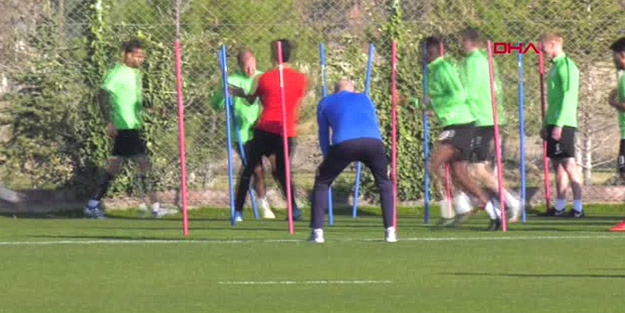 Aykut Kocaman yeni takımıyla çalışmalara başladı