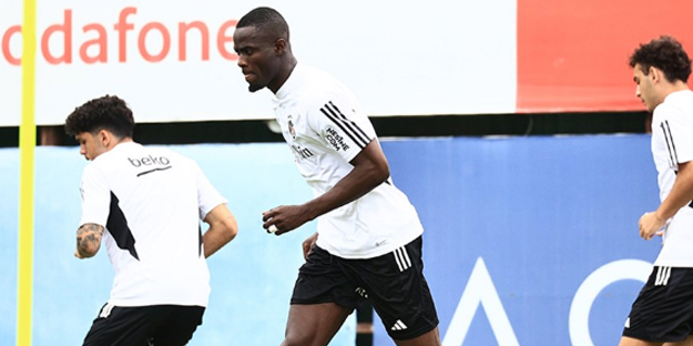 Aylar sonra geri döndü! Beşiktaş savunma hattı bayram edecek...