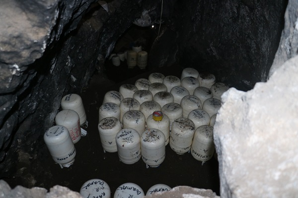 Aylarca burada saklıyorlar! Binlerce yıllık mağara bakın ne için kullanılıyor