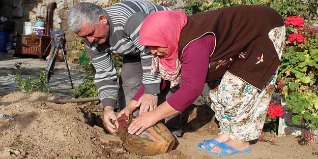 Aylarca toprakta altında saklıyorlar