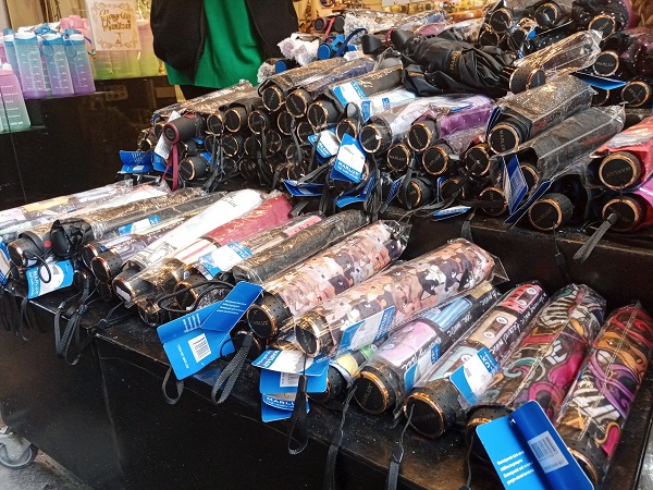 Aylardır tezgahlarda duruyordu! Yağmur yağdı talep arttı