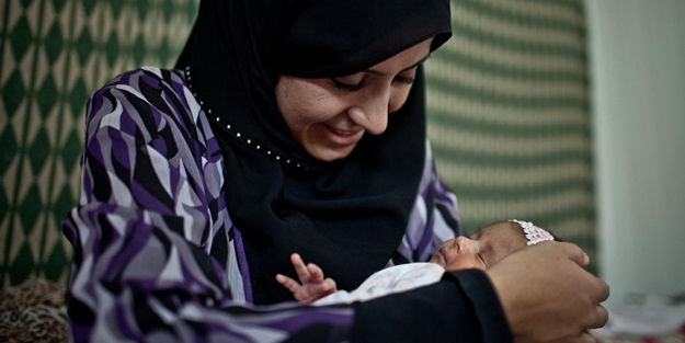 AYM: Çocuğa annesi de soyadını verebilir