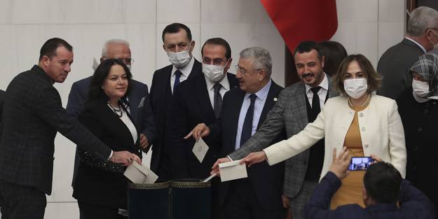 AYM üyeliğine Kenan Yaşar seçildi