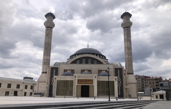 Aynı anda 3 bin 600 kişi ibadet edecek