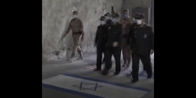 Aynı anda dünyaya servis ettiler!