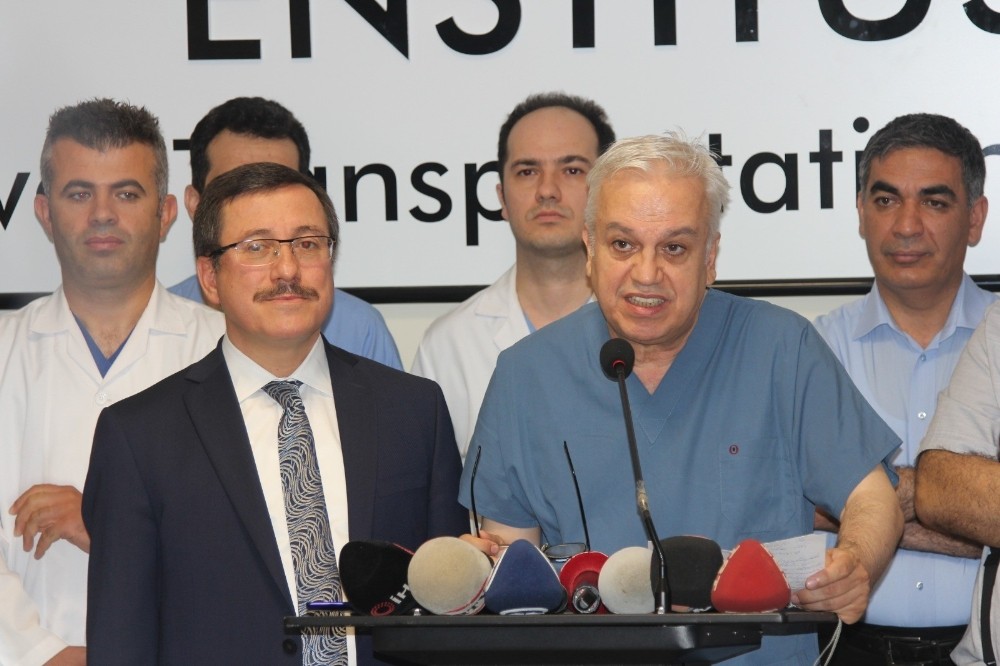 Aynı anda gerçekleştirilen 5 karaciğer naklinde mutlu son 