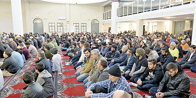 Aynı gaye için kıyama durduk