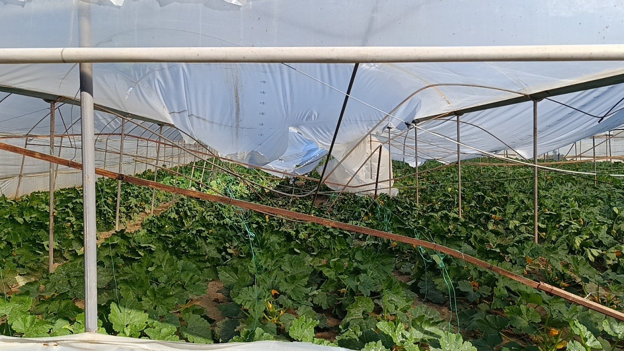 Aynı serayı 3 kez hortum vurdu