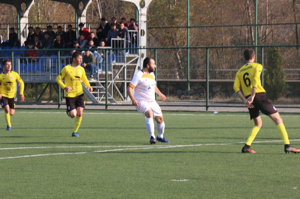 Aynı takımda hem futbolcu hem yönetici hem de fotoğrafçı 