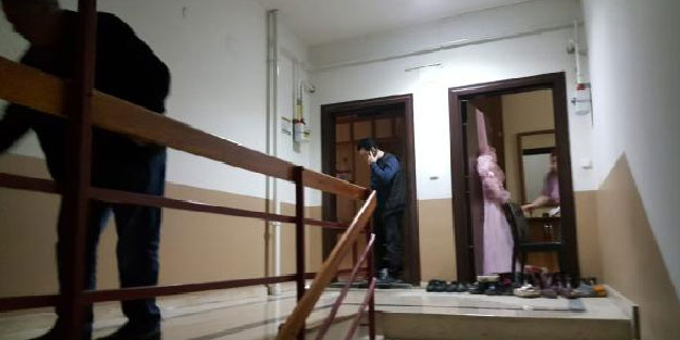 Ayrı yaşadığı eşi ile kayınvalidesini tabancayla vurup, bıçakladı