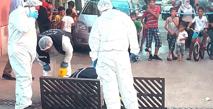 Ayrı yaşadığı eşinin evinin önünde bomba patlatan koca yakalandı