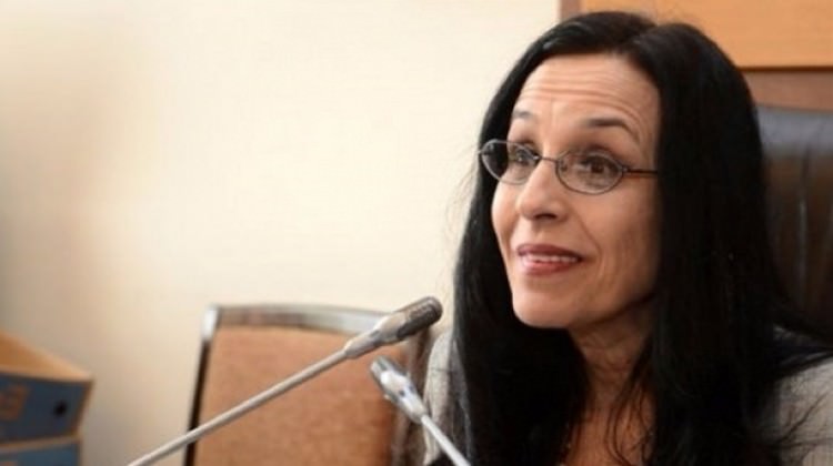 Ayşe Hür Mihraç Ural'a ağladı