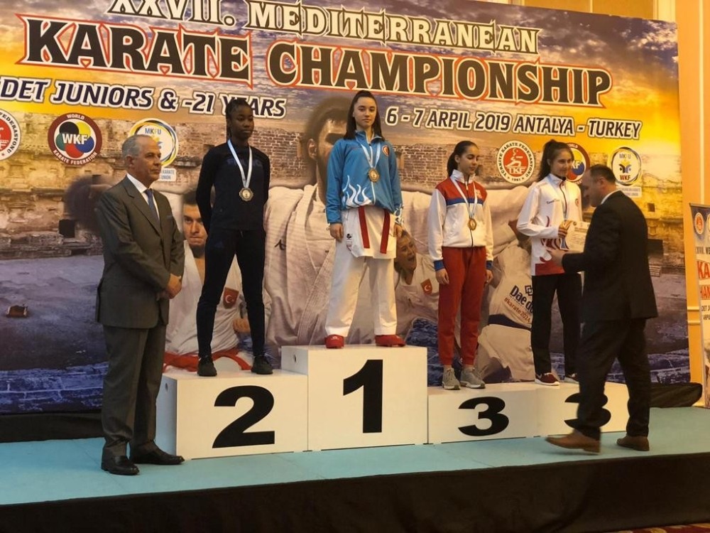 Aysima, aldığı madalya ile Kartepe’nin gurur kaynağı oldu 