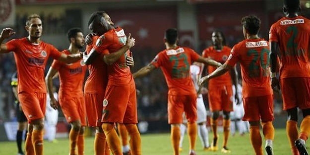 Bir Süper Lig takımı daha TL'ye döndü