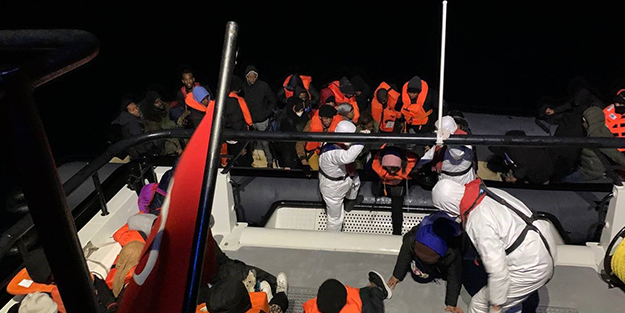 Ayvacık açıklarında 50 kaçak göçmen yakalandı