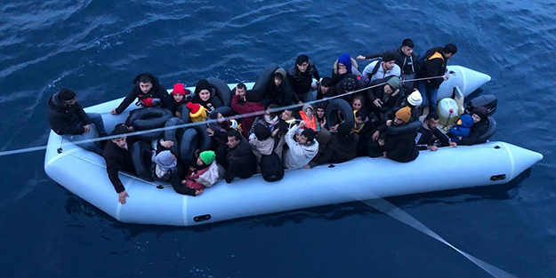 Ayvacık'ta 69’u çocuk 169 kaçak göçmen yakalandı
