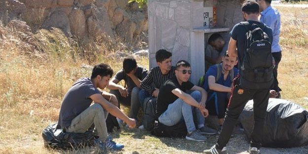 Ayvacık'ta 85 düzensiz göçmen yakalandı