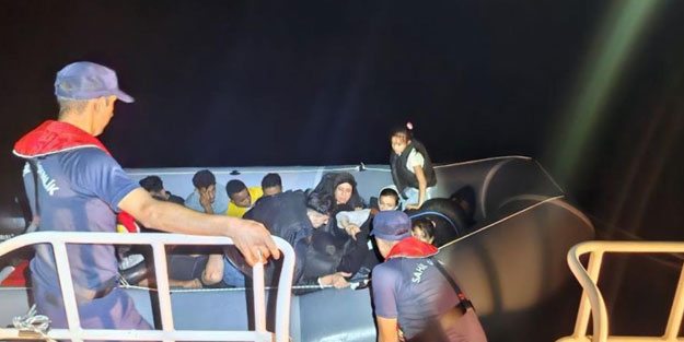 Ayvalık açıklarında 14 düzensiz göçmen yakalandı